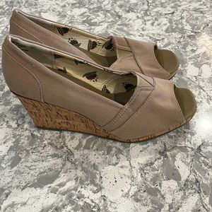 Women’s Size 10M Aloha Island Wedge Heel